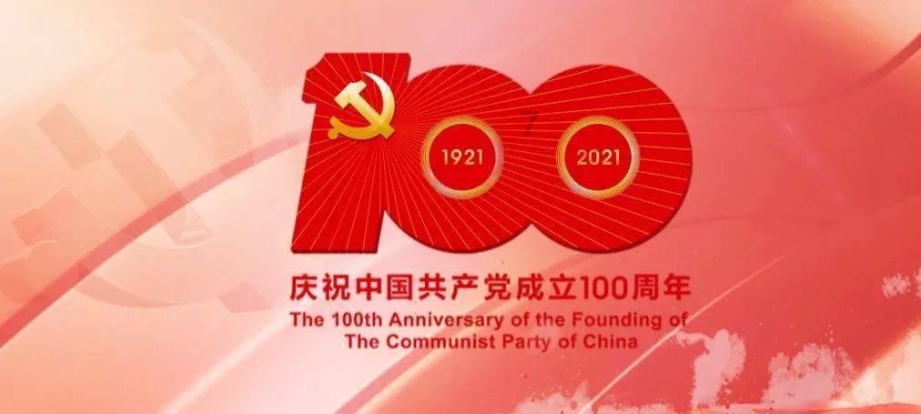 47岁李小冉大方晒日常，素颜出镜白的发光
